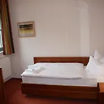 Otel & Restaurant Lenzer Krug 3*