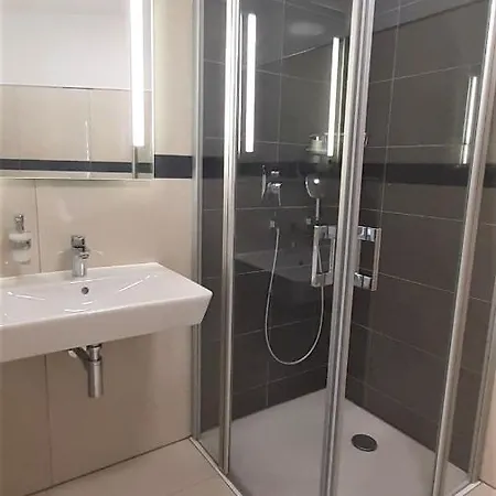 & Restaurant Lenzer Krug Szálloda 3*