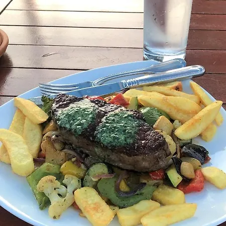 & Restaurant Lenzer Krug Malchow