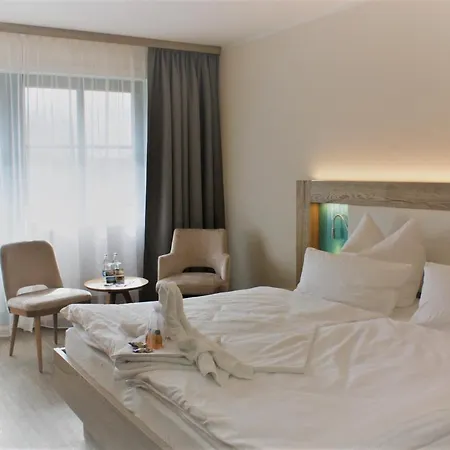 & Restaurant Lenzer Krug فندق 3*