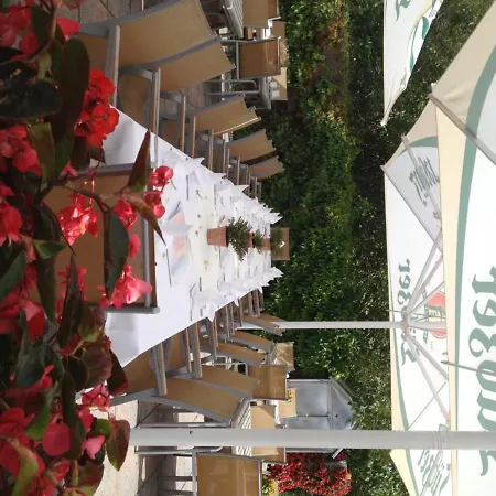 & Restaurant Lenzer Krug Szálloda