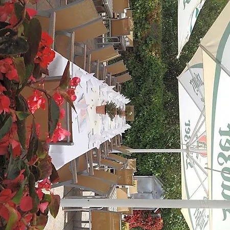 & Restaurant Lenzer Krug Szálloda
