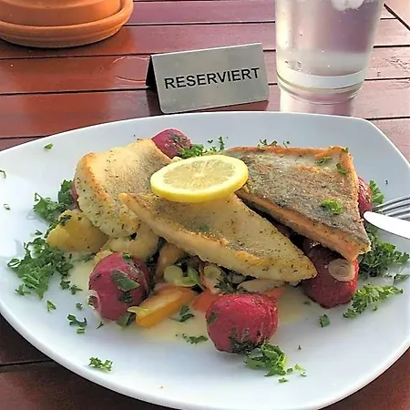 & Restaurant Lenzer Krug 3*