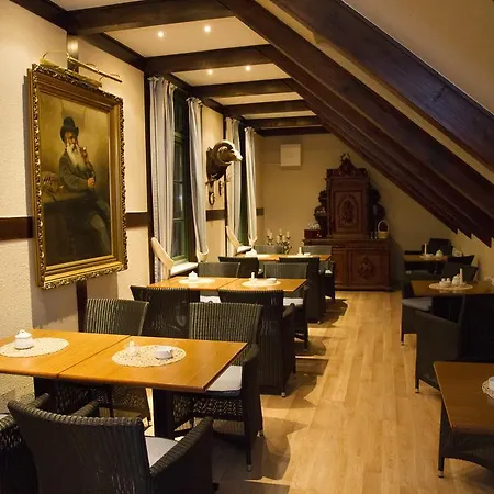 & Restaurant Lenzer Krug Szálloda